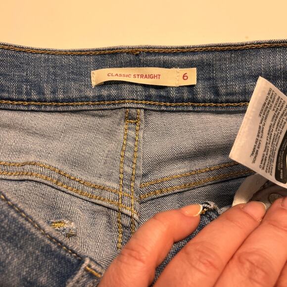Levi’s Women’s Classic Straight Jeans Light Wash 6 - Picture 4 of 9